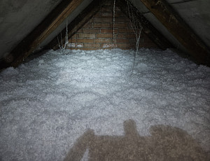 Zateplení stropu rodinného domu pomocí foukané izolace